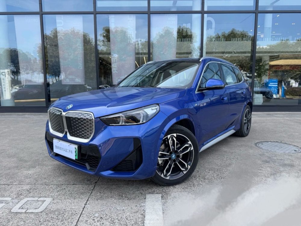 BMW iX1