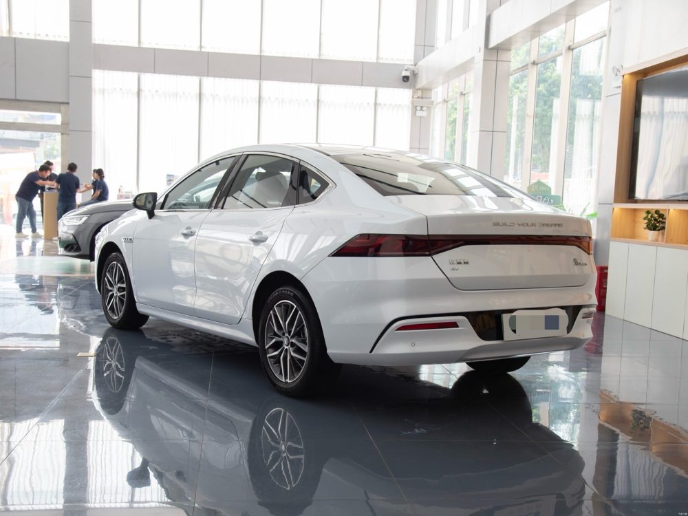 BYD Qin Plus EV 57,6 kWh (136 л.с.) leading