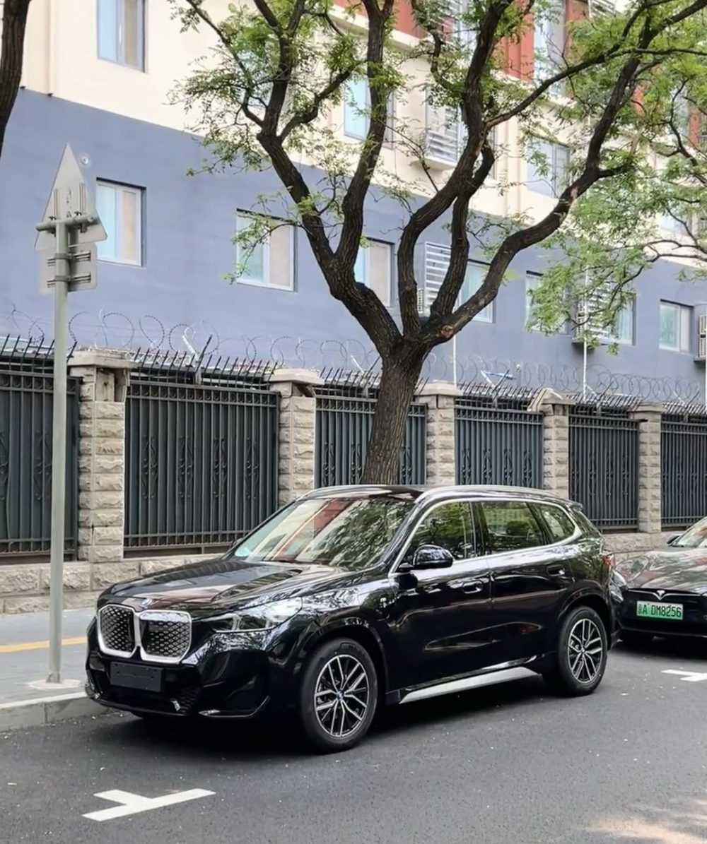 BMW iX1