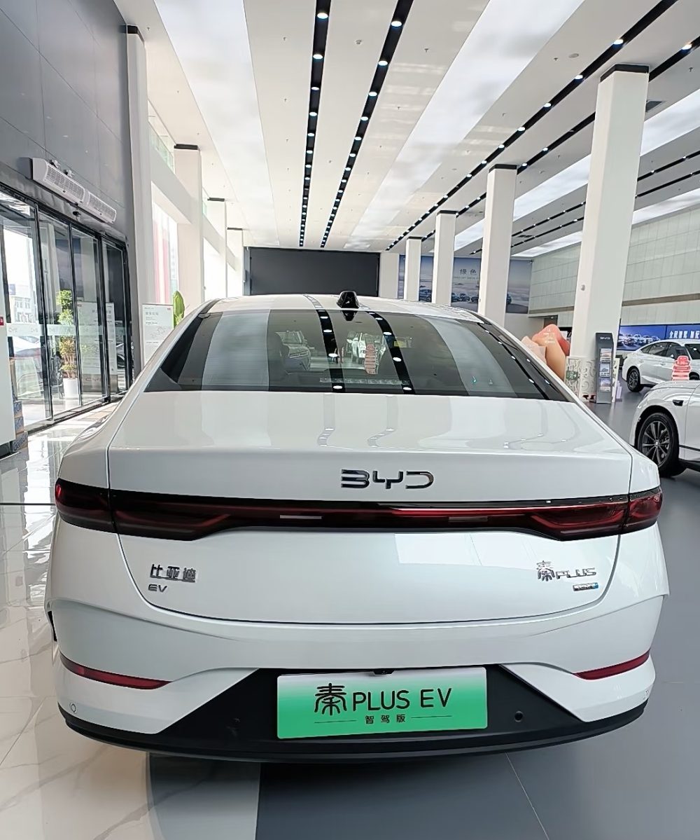 BYD Qin Plus EV 57,6 kWh (136 л.с.) leading