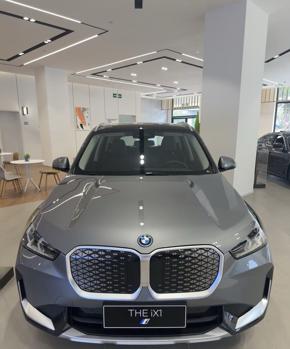 BMW iX1