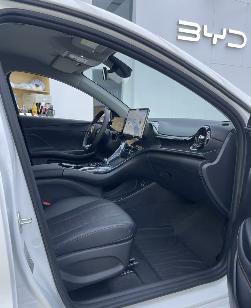 BYD e2 43,2 kWh (95 л.с.) LUXURY