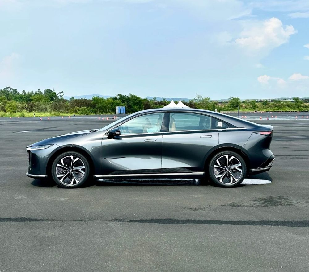 EZ-6 EV 600