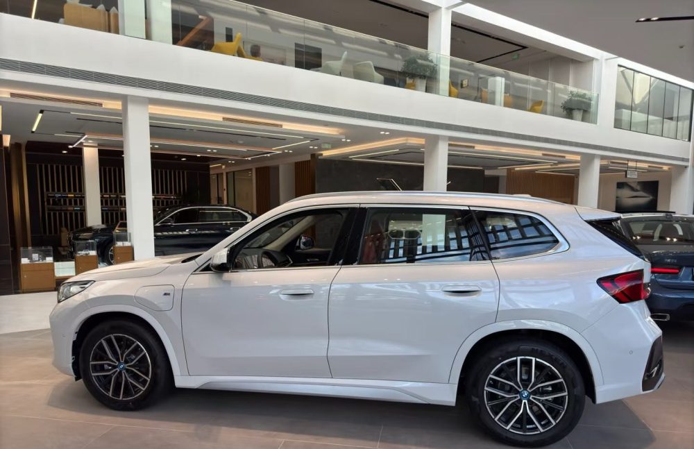 BMW iX1