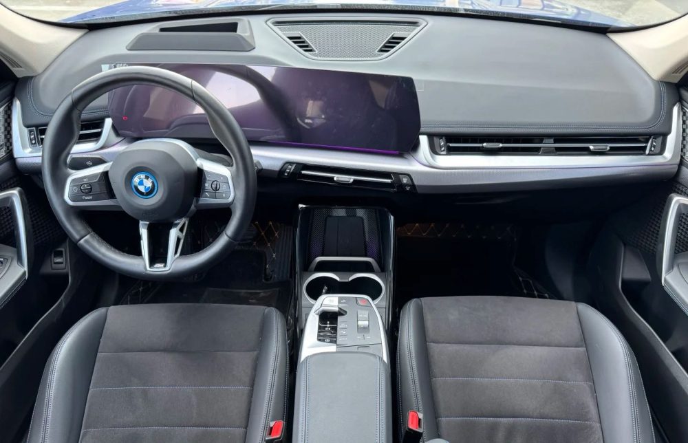BMW iX1