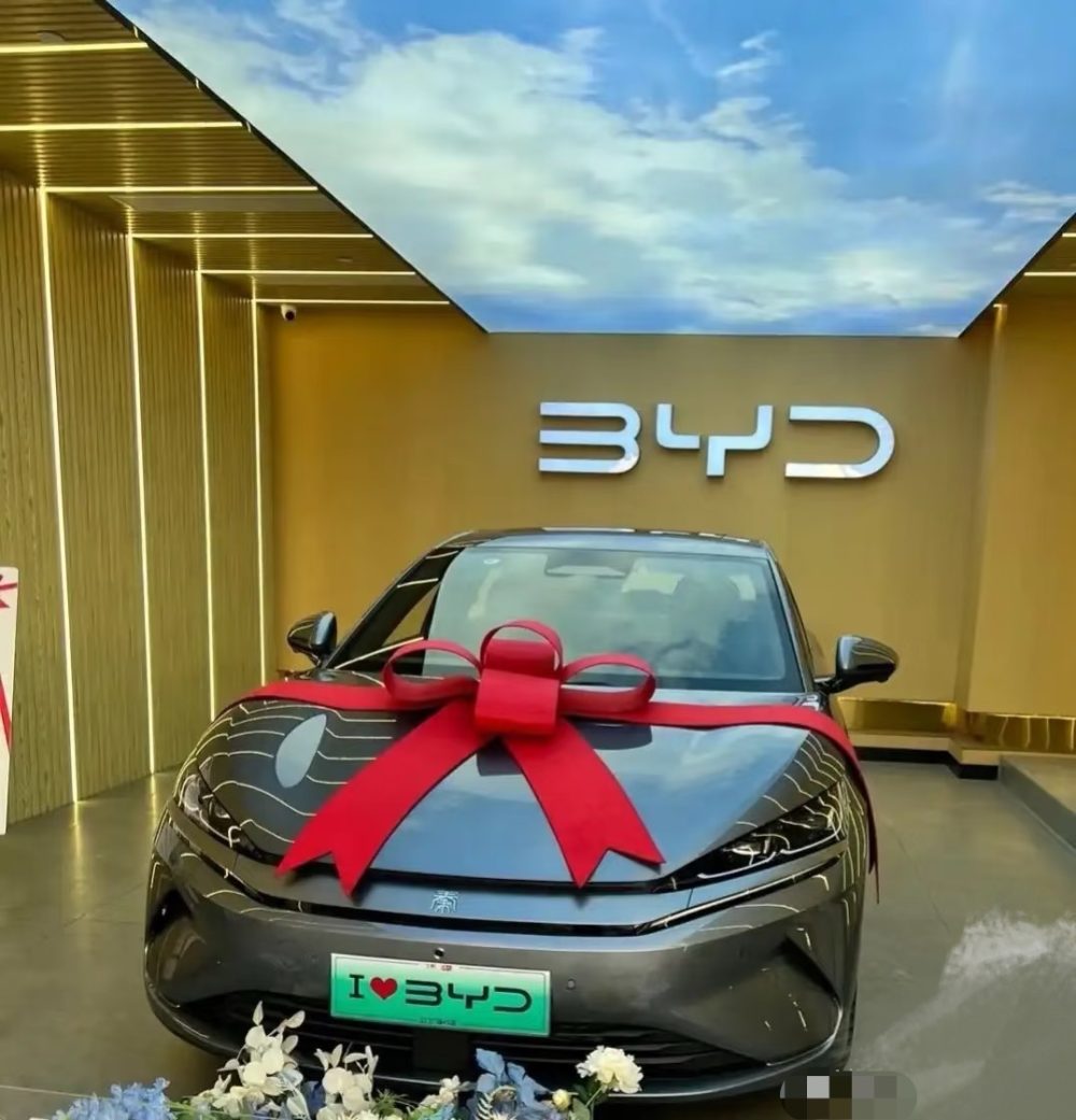 BYD Qin L EV 56.64kWh (218 л.с.) zhuoyue