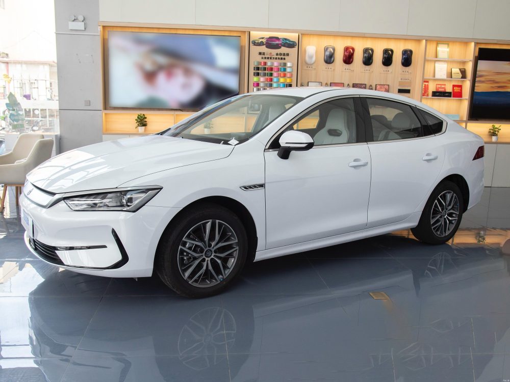 BYD Qin Plus EV 57,6 kWh (136 л.с.) leading