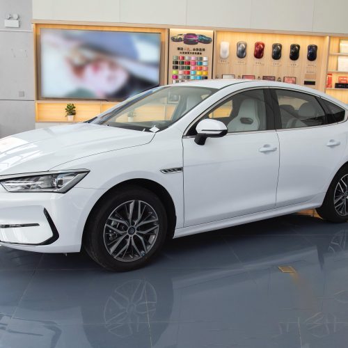 BYD Qin Plus EV 57,6 kWh (136 л.с.) leading