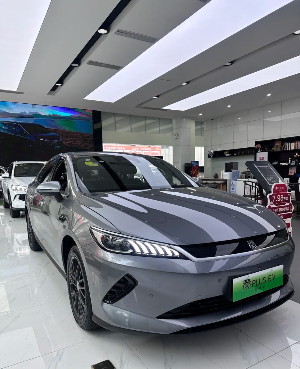 BYD Qin Plus EV 57,6 kWh (136 л.с.) leading
