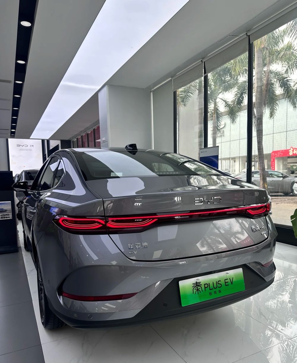 BYD Qin Plus EV 57,6 kWh (136 л.с.) leading