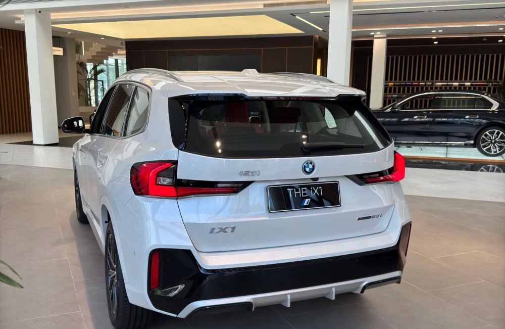 BMW iX1